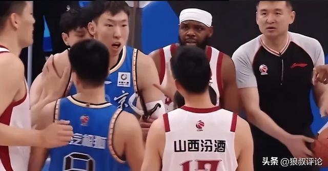 乐鱼体育登录入口-北京主场不敌山西近4战3败引热议！周琦伤退转折点 翟晓川燃尽一战