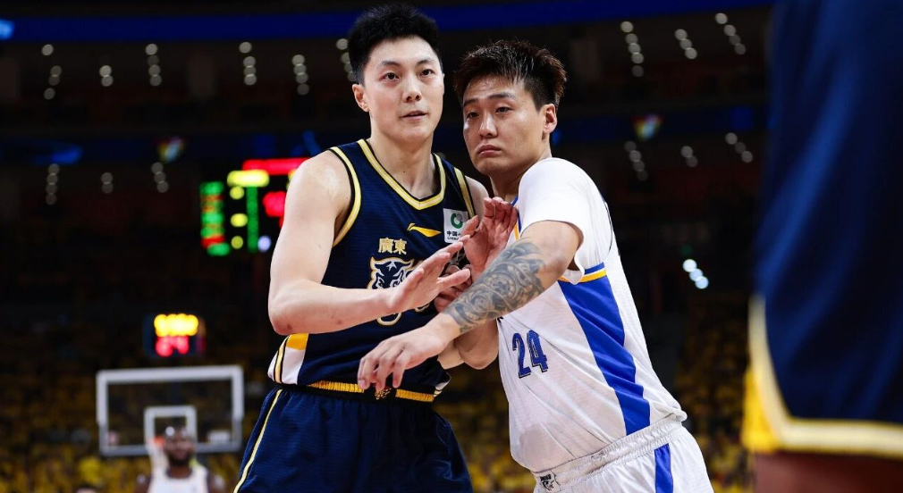 乐鱼体育-CBA男篮动态更新！广东男篮vs北京男篮，赛前带来广东男篮胡明轩、奎因、徐杰以及北京男篮赵睿最新消息